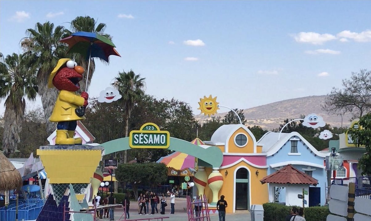 Figuras de personajes de Plaza Sésamo en Selva Mágica